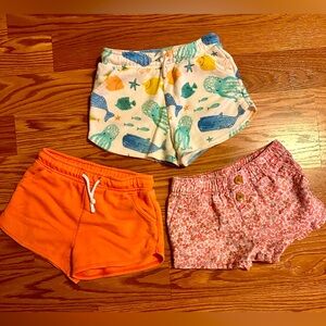 Toddler girl shorts size 3T
Perfect condition previously owned. 
Linen/cotton
